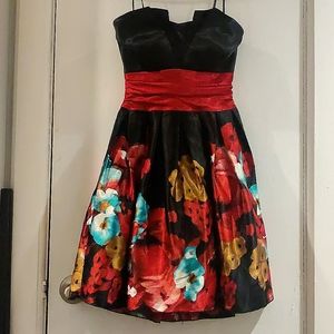 B. Darlin cocktail dress Size 1-2 black with red accents